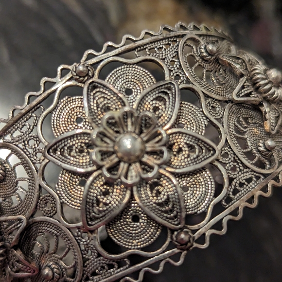 Stunning Sterling silver bangle bracelet. Vintage estate piece. - Picture 3 of 8